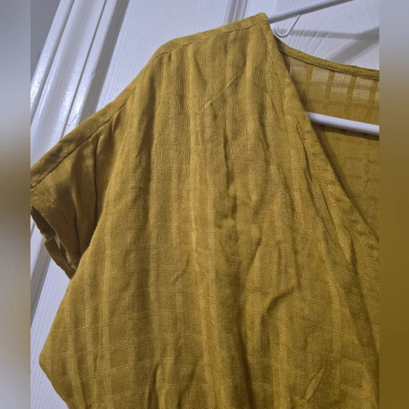 NWT Japna Mustard Yellow Smocked Dolman Short Sleeve Top, Cropped, Deep V-Neck. - Picture 3 of 10